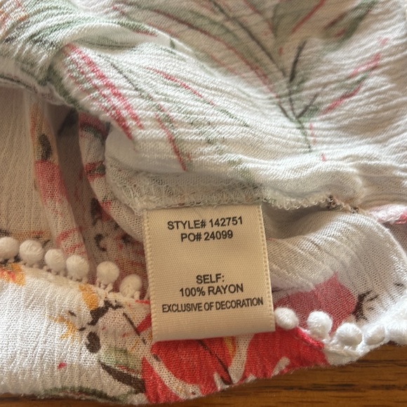 Sleeveless top with an island vibe! - Picture 4 of 6